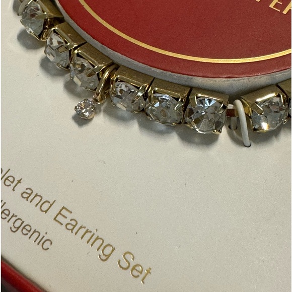 “DON’T BE AFRAID TO SPARKLE A LITTLE BRIGHTER” Stretch Bracelet and Earring Set - Picture 9 of 12